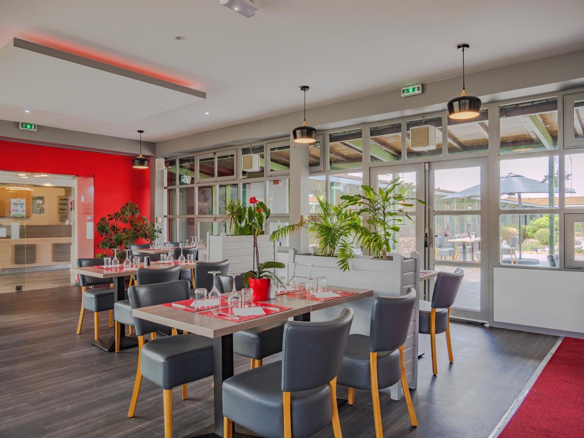 Hotel Restaurant Les Jardins D'Épône Eksteriør billede