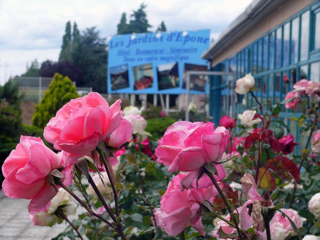 Hotel Restaurant Les Jardins D'Épône Eksteriør billede