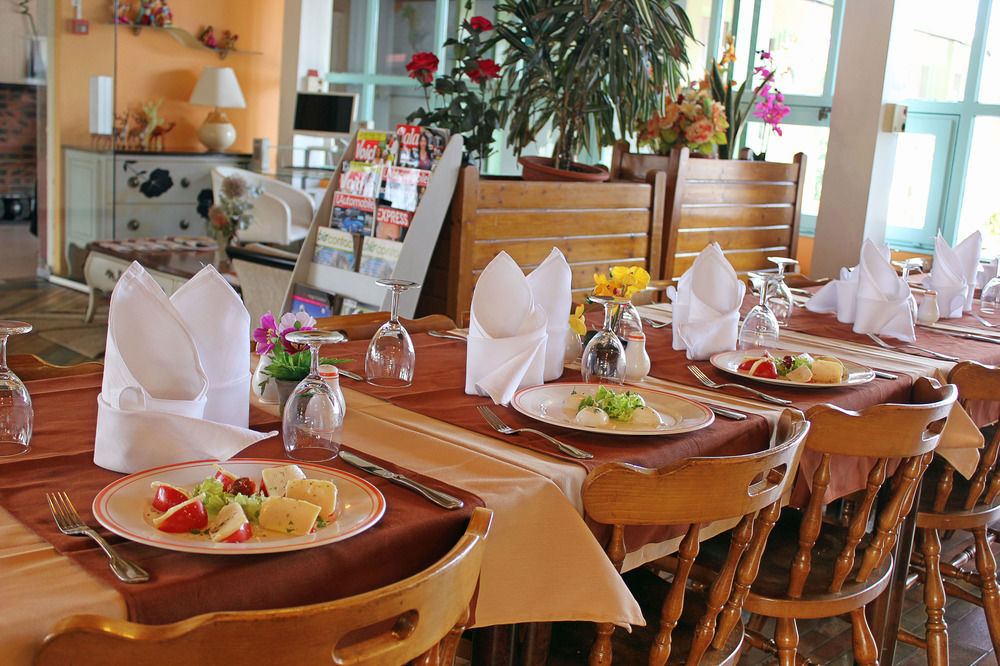 Hotel Restaurant Les Jardins D'Épône Eksteriør billede