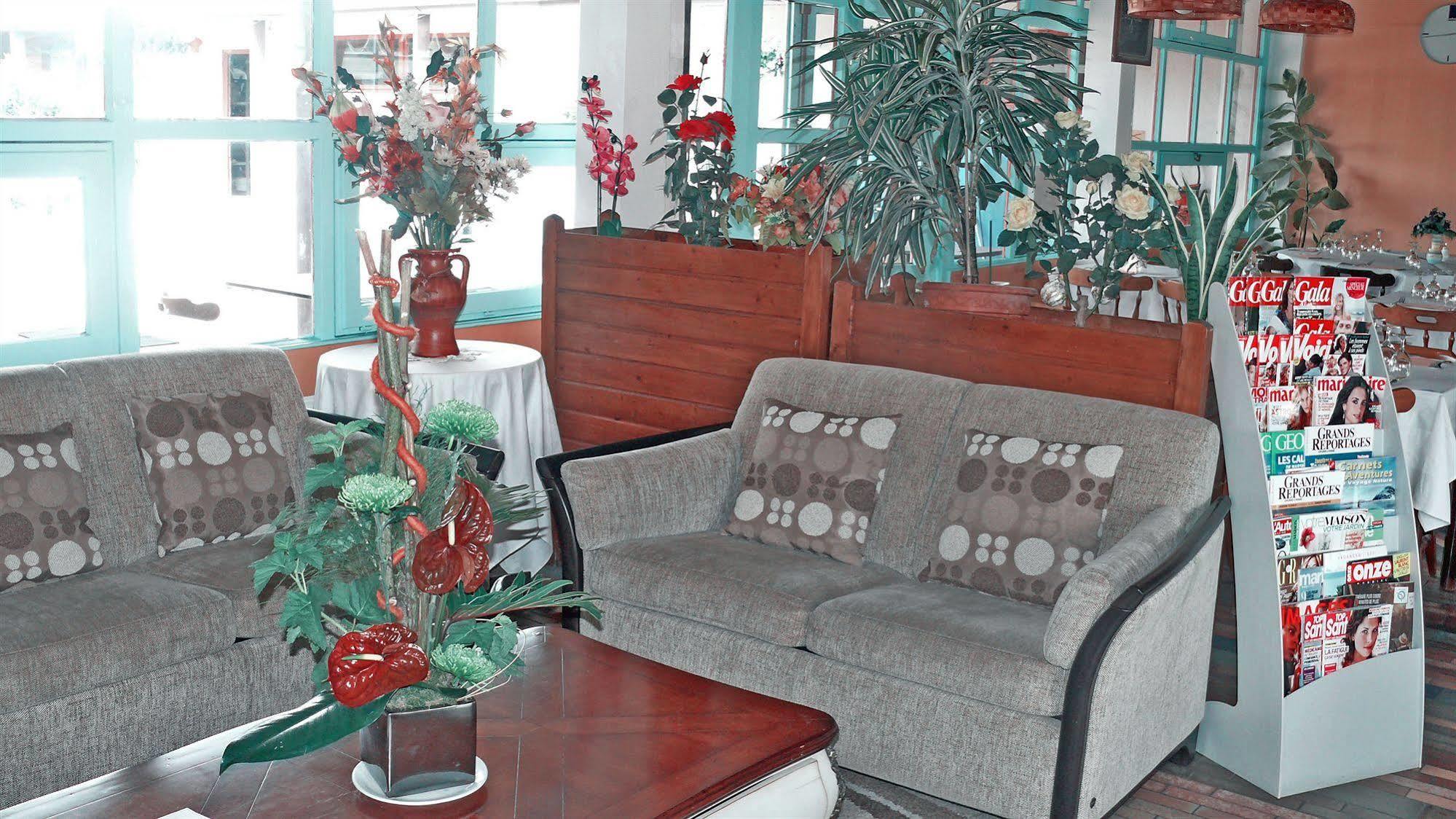 Hotel Restaurant Les Jardins D'Épône Eksteriør billede