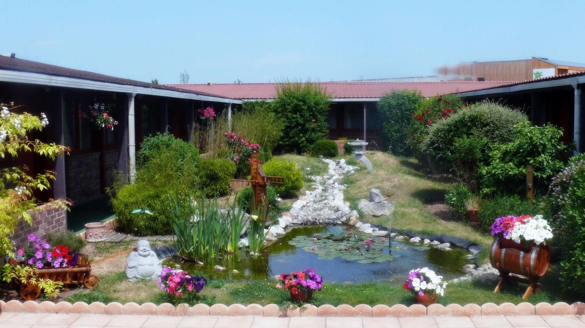Hotel Restaurant Les Jardins D'Épône Eksteriør billede