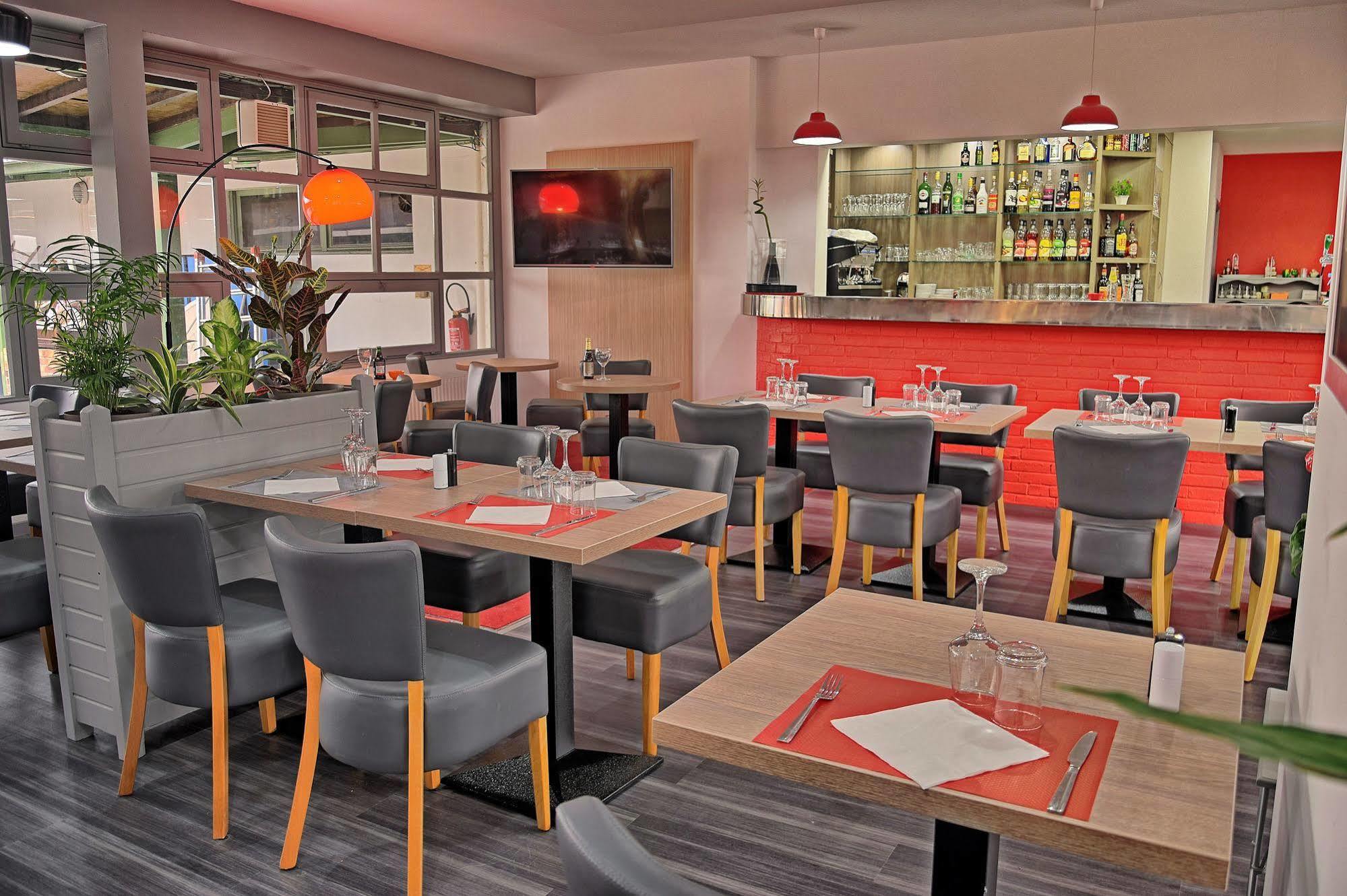 Hotel Restaurant Les Jardins D'Épône Eksteriør billede