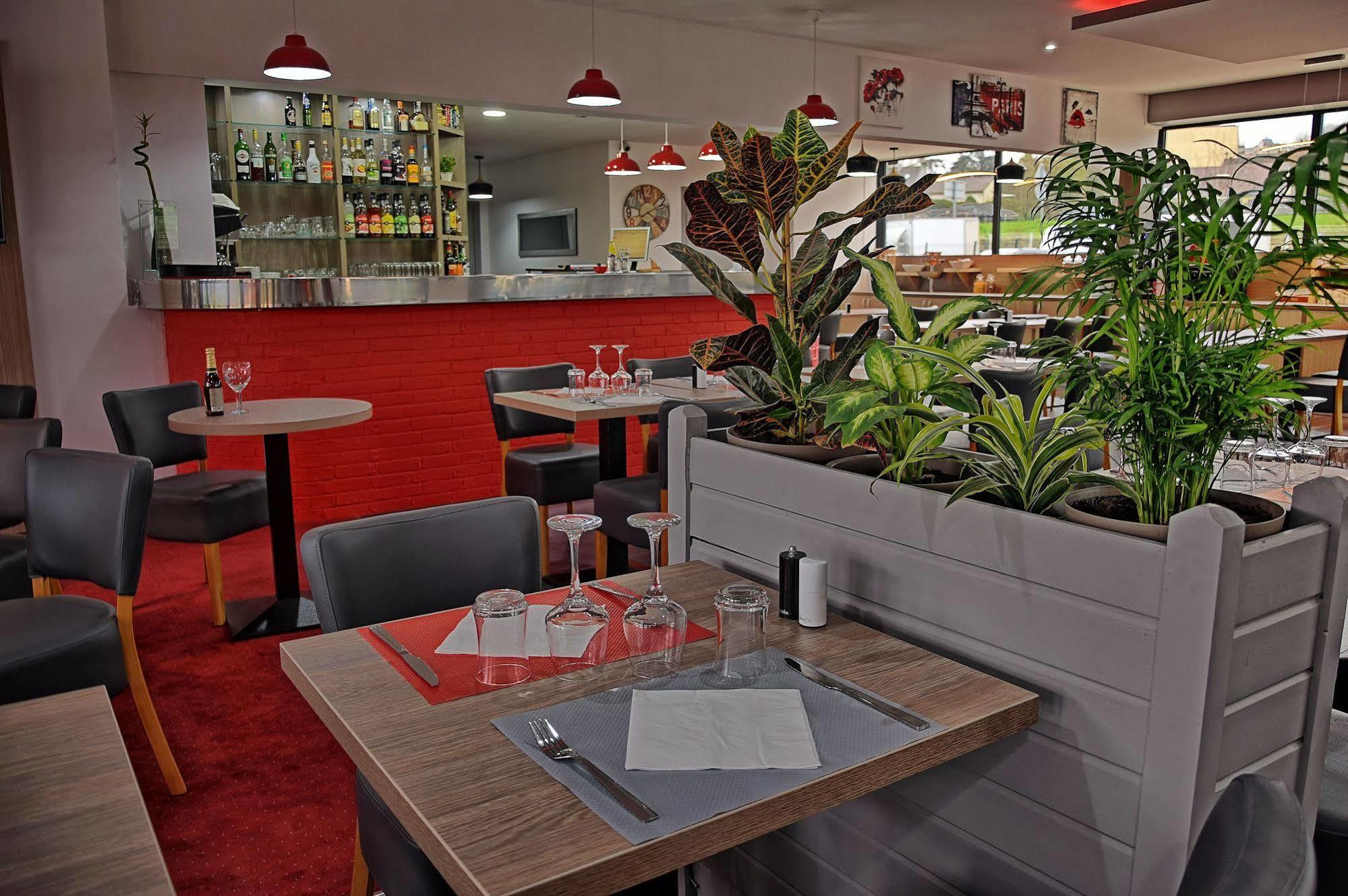 Hotel Restaurant Les Jardins D'Épône Eksteriør billede