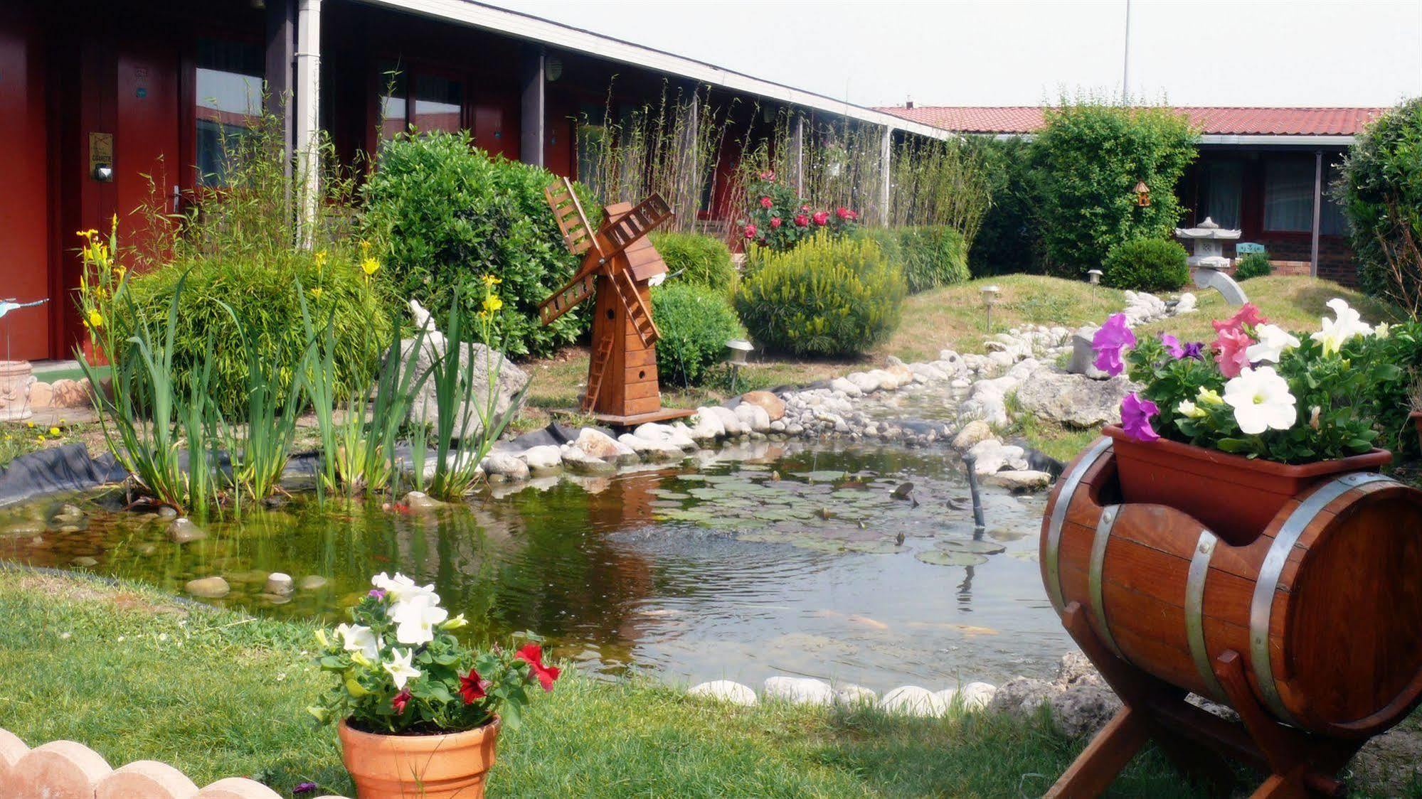 Hotel Restaurant Les Jardins D'Épône Eksteriør billede